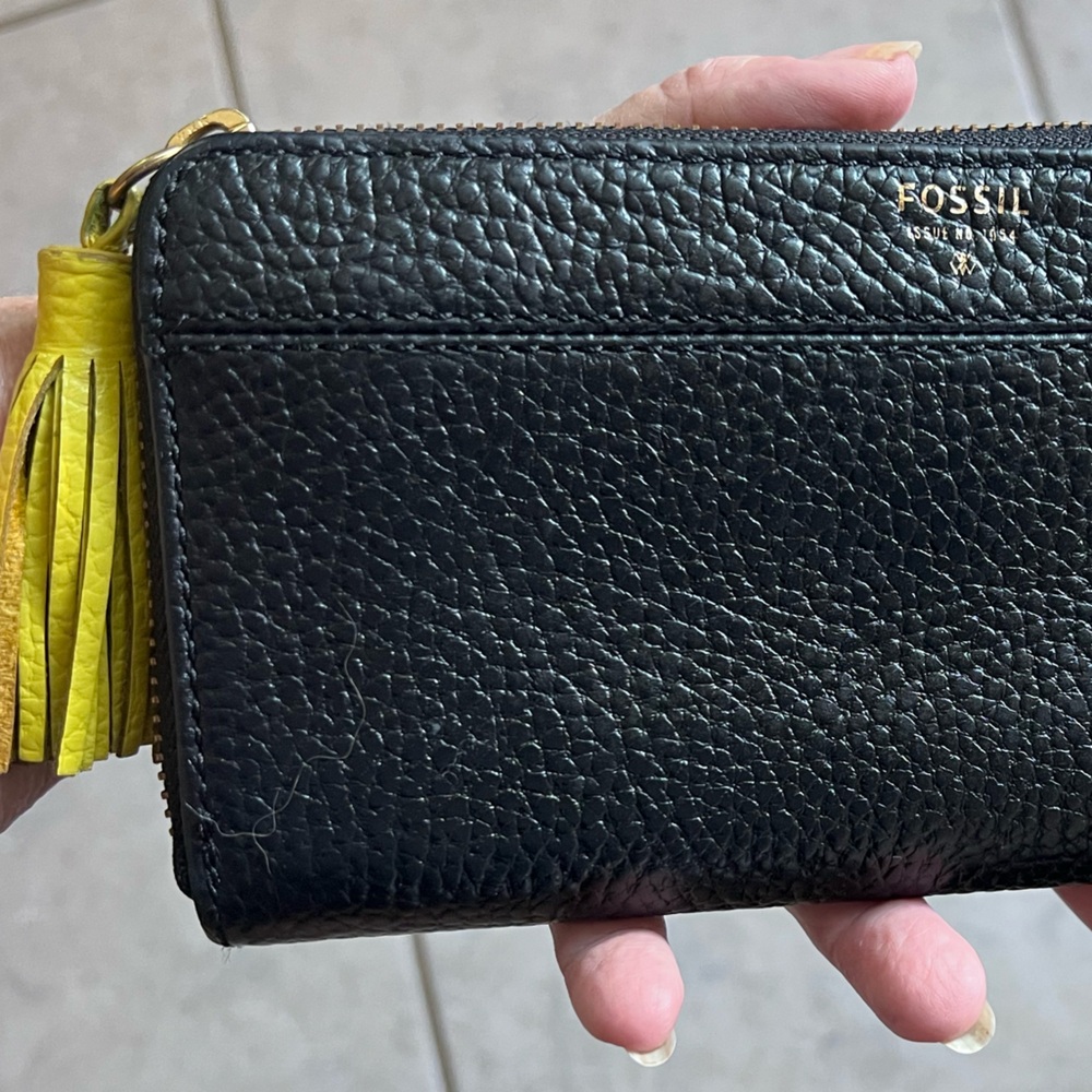 FOSSIL Pebble LEATHER Wallet Black Yellow Tassel Zip A Round Closure No Callouts - Picture 13 of 15